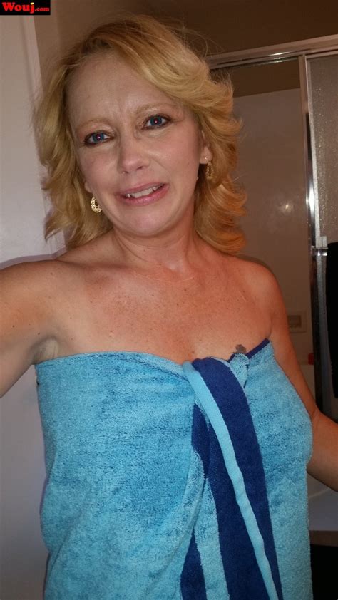 Naughty Blonde Hottie Puts Her Naked Butt On Display Photos