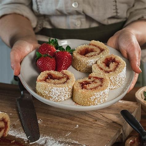 Strawberry Jelly Roll | Recipes | WinCo Foods