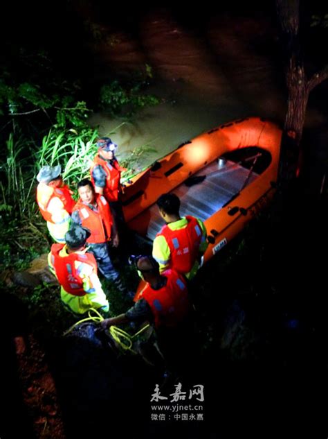 岩头镇：雨后水位暴涨人员被困 消防员开冲锋舟救援 永嘉网