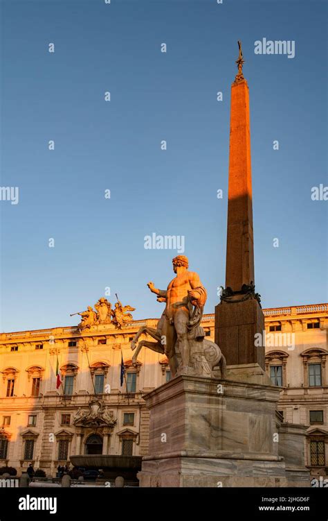 Piazza Del Quirinale Con L Obelisco Del Quirinale E Il Centro Fontana