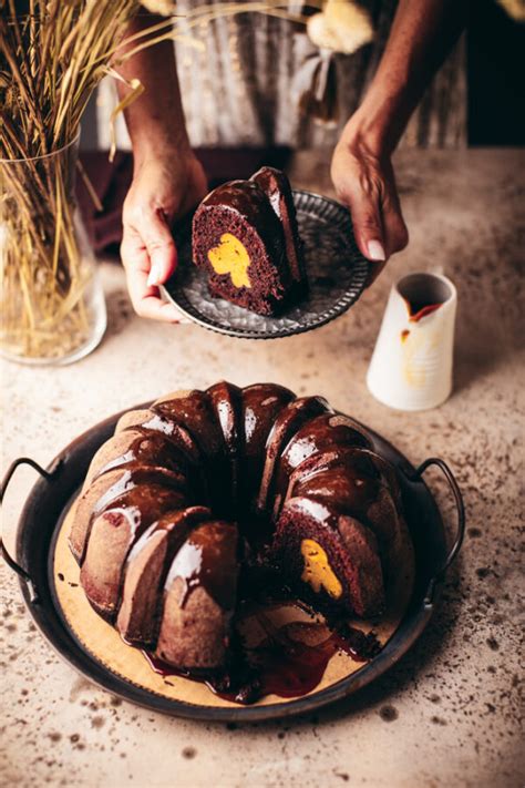 Bundt Cake Al Cioccolato Con Ripieno Cheesecake Al Caramello Angela