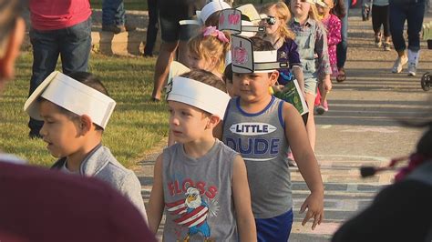 Averys Creek Elementary Students Show Their Appreciation For Reading