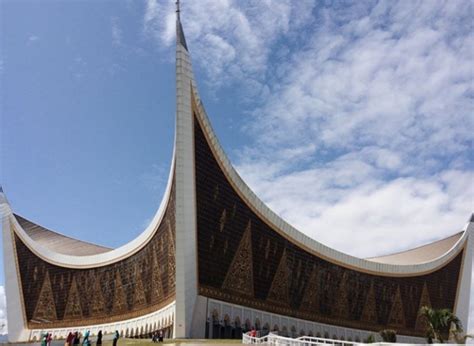 Kemegahan Masjid Raya Sumatera Barat Yang Tahan Terhadap Gempa GenPI Co