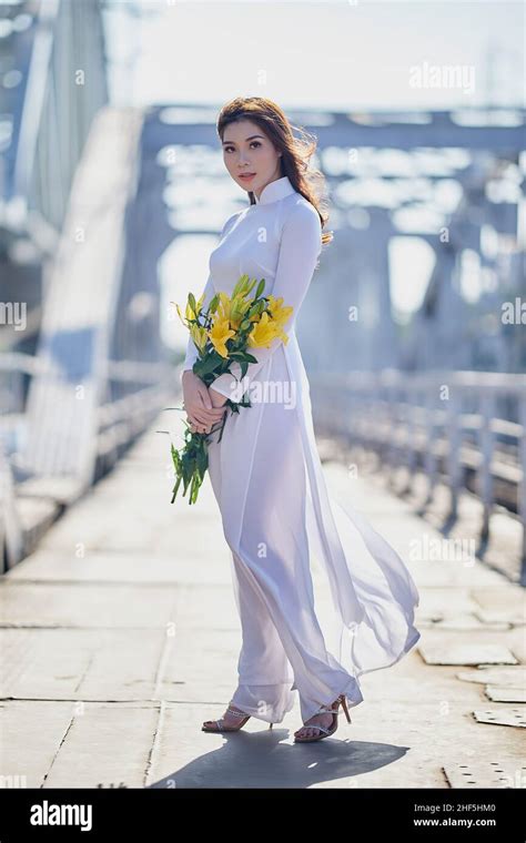 Ciudad Ho Chi Minh Vietnam Mujeres Retrato En El Blanco Ao Dai