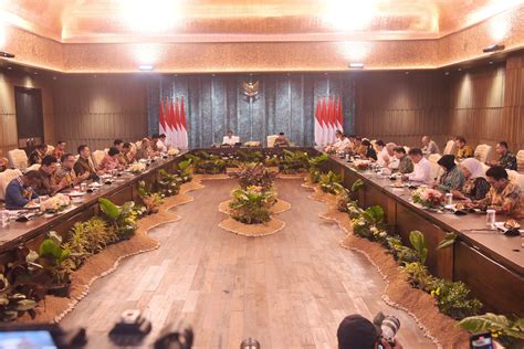 Sekretariat Kabinet Republik Indonesia Presiden Jokowi Pimpin Sidang