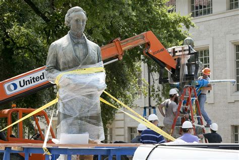 Jefferson Davis statue removed from University of Texas Main Mall ...