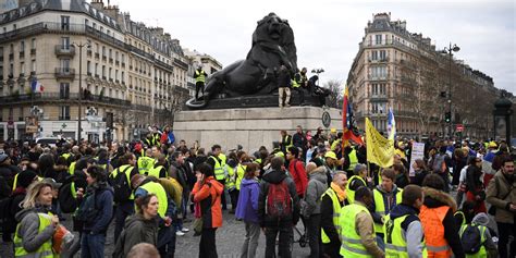 Gilets Jaunes Quattendre De Lacte Du Mouvement