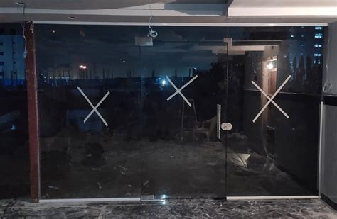 Hinged Frameless Toughened Glass Door For Office And Residential