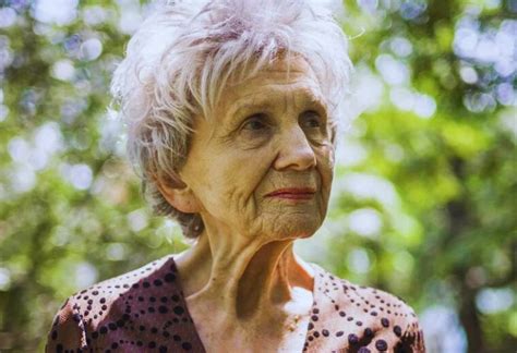 El biógrafo de Alice Munro ocultó los abusos sexuales sufridos por la