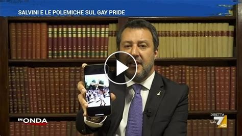 Matteo Salvini E Le Polemiche Sul Gay Pride Il Cristo Lgbt Una Schifezza