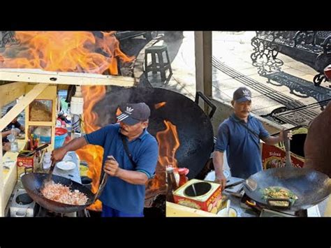 Jualan Dipojokan Taman Apsari Aroma Mie Goreng Tek Tek Nya Bikin