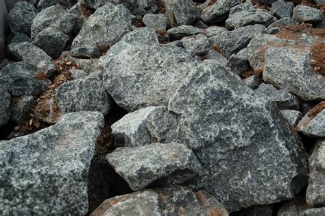 12"-24" Bluestone Boulders - Great Lakes Stone Supply