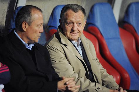 Foot OL Aulas ne veut plus recruter un défenseur pour l OL au mercato