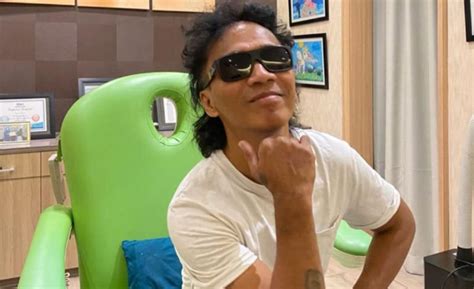 Kaka Slank Tampil Dengan Rambut Baru Di Konser Tahun Album Tujuh