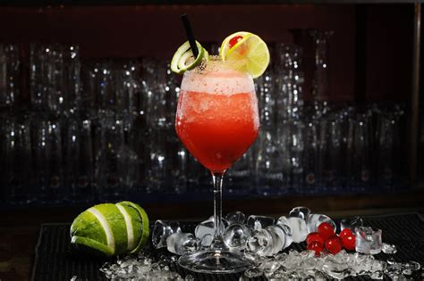 Refreshing Cocktail Delight 4k Ultra Hd Wallpaper