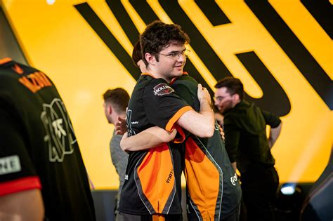 Fnatic Shocks G2 Esports The First Finalist Of The LEC Summer Split