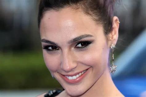 Wonder Woman Indeed Gal Gadot Strips To Her Underwear For Raunchy