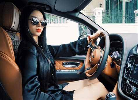 Điểm danh các đại gia biến vợ từ hot girl Việt thành phượng hoàng đài các dát đồ hiệu từ