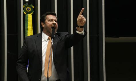 PSDB pede que Ministério Público investigue ministro da Secretaria de