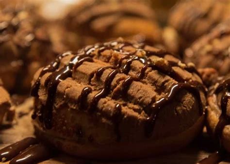 Conchas Rellenas De Queso Crema Y Mermelada Artesanal De Frutos Rojos