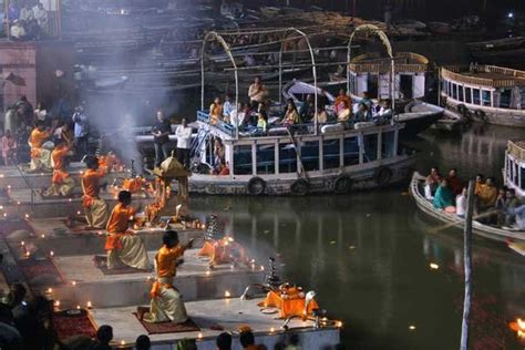 Evening Ganga Aarti boat ride in Varanasi | Paradise India Tour