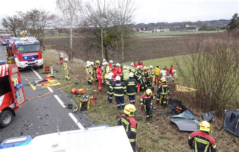 Tragischer Verkehrsunfall Auf Der B1 Feuerwehr Blindenmarkt