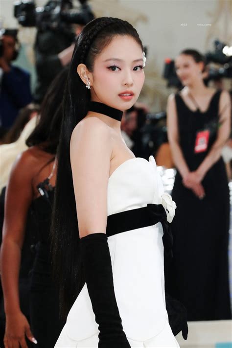 On Twitter Met Gala Blackpink Jennie