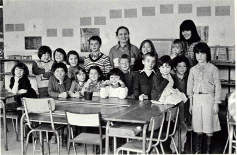 Photo de classe Novembre 1981 de 1981 Ecole Sainte agnès Copains d avant