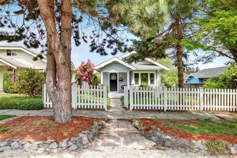 White Picket Fence Home Not A Huge Log Book Pictures Gallery