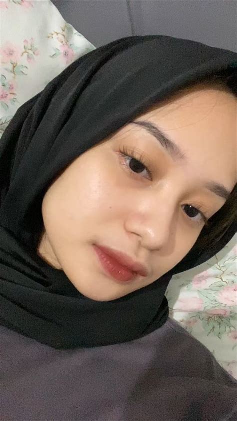 Pin Oleh N A Di Quick Saves Orang Cantik Sosok Perempuan