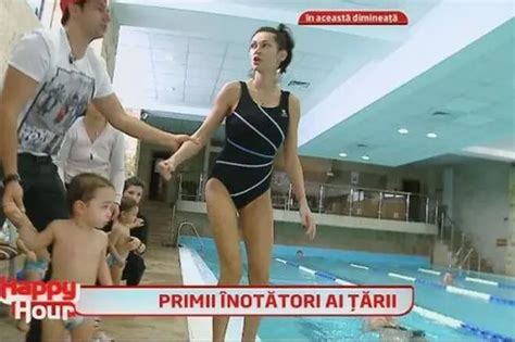 Nicoleta Luciu Sexy La Piscină Uite Cum Arată Vedeta în Costum De