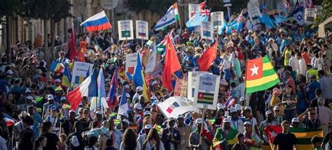 Marcha Das Na Es Em Jerusal M Recebe Milhares De Crist Os De Todos Os