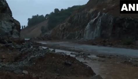 4 Killed 3 Missing After Rain Triggers Landslide On Nh 66 In Karnatak