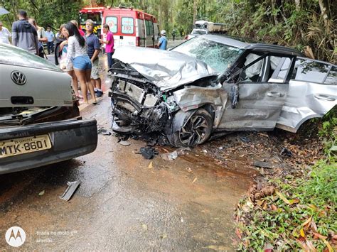 Três Pessoas Ficam Feridas Em Grave Acidente Na Br 262 Em Domingos Martins