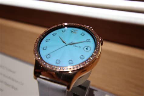 Hands-on with Huawei's smartwatches for the ladies