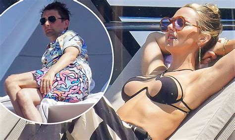 Matt Bellamy S Wife Elle Evans Wows In A Cut Out Bikini With The Muse