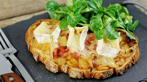 Tartines Normandes Aux Pommes Au Camembert Et Aux Lardons