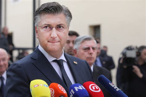 VIDEO Plenković otkrio kad se prvi put poljubio i koji bend mu je