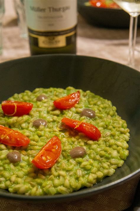 Orzotto Con Crema Di Piselli Pomodorini Confit E Acciughe Primi