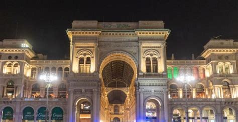 Milano Imbrattata Da Writer La Galleria Vittorio Emanuele Ii