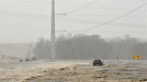 Rescues Evacuations As Floodwaters Breach Levees In Midwest Katu