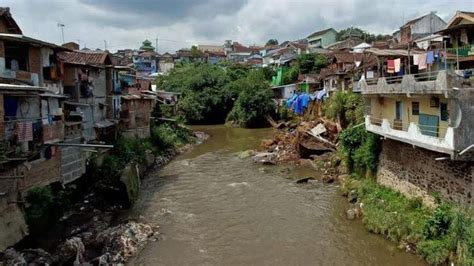 Tanah Longsor Di Kota Malang Enam Rumah Hanyut Terbawa Arus Sungai