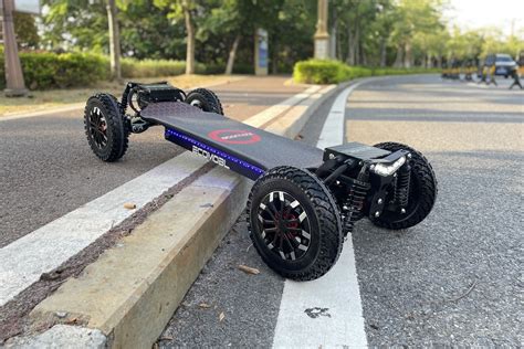 Off-Road Electric Skateboard: Top 5 Features to Look For - Ecomobl Electric Skateboards USA