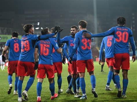 Galerie Foto E Cel Mai Bun De La Fcsb Dar Gigi Becali L Trece Pe