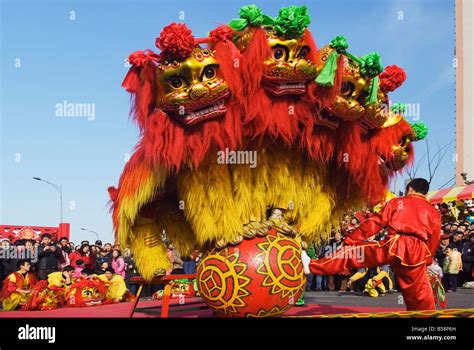 China Lion Dance Fotograf As E Im Genes De Alta Resoluci N Alamy