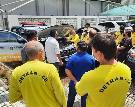 Agentes de trânsito e motoristas do Detran CE recebem capacitação para