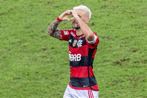 Flamengo Vence O Gr Mio E Est Na Final Pela Segunda Vez Seguida Placar