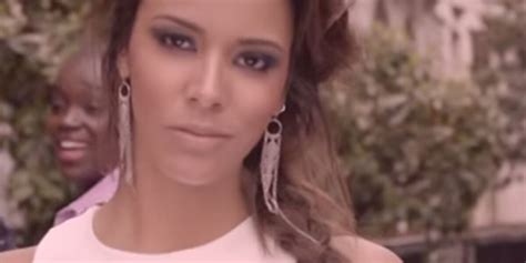 Shy M Fait Bronzette En Bikini Et Affole Instagram