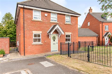 3 Bedroom Detached House For Sale In Russell Close Uttoxeter St14 8hz