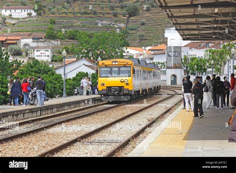 Train in station pinhao train station douro river portugal portu hi-res ...